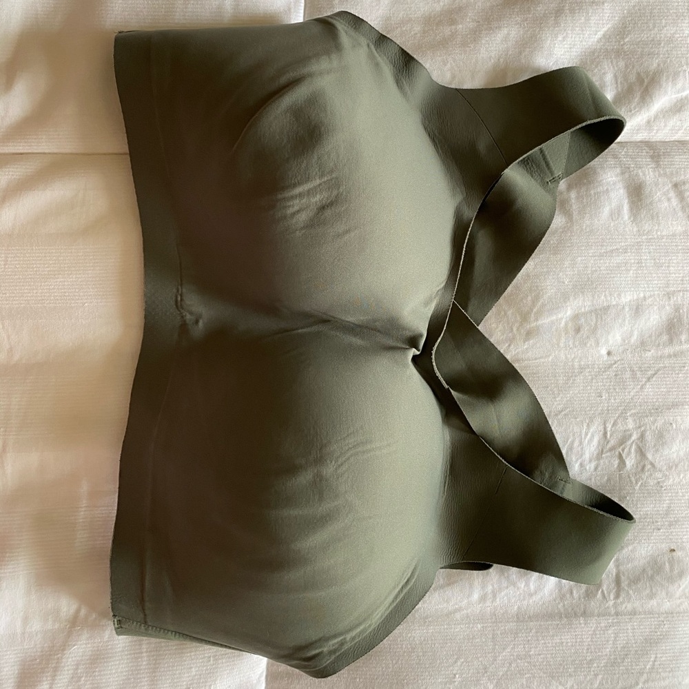 Lulu lemon enlite bra in army green